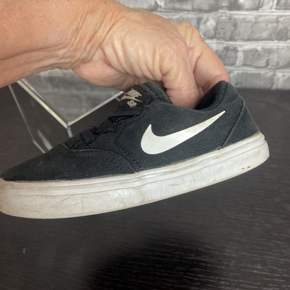 Nike - Picture 7 of 9